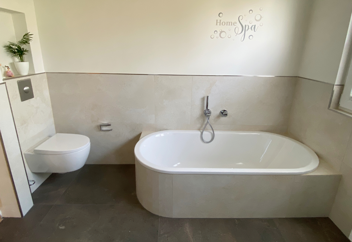 wanne-toilette-fliesen.jpg