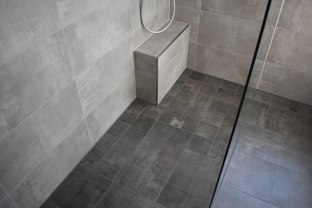 dusche-mit-ablage.jpg